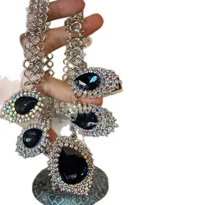 Vintage mid-century style geometric water drop necklace with diamonds, light luxury and high-end feel, fashionable and unique statement necklace for w