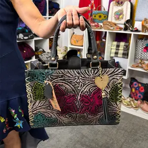 Bolsa piel $80 - Mexican Leather Bag Hermosa Bolsa de Piel 100% Ternero with Floral Embroidery & Gold Charm Artisanal Handcrafted Chiapaneco Handbag, bolsa artesanal mexicana