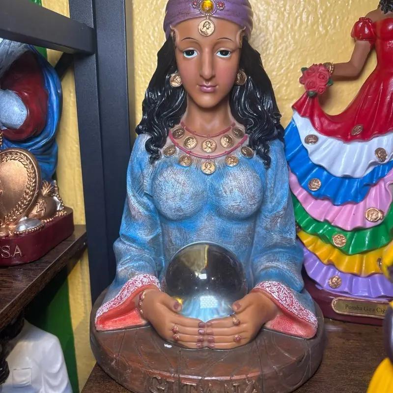 Gypsy statue Gitana