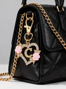 One-letter flower diamond-encrusted keychain; letter keychain, flower diamond keychain, custom bag charm, exquisite and cute girly flower heart luxury keychain, sparkling accessory, girlish aesthetic charm, personalized bag charm, TikTok Viral