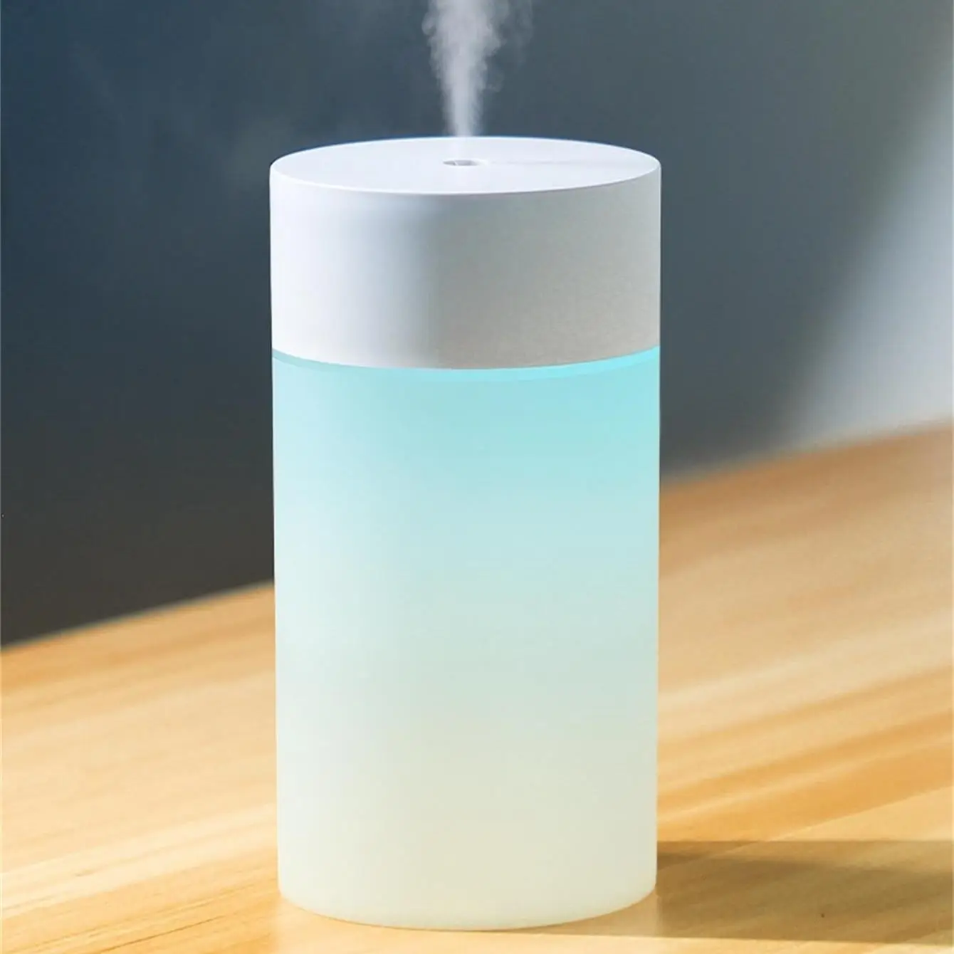 Household Portable Air Humidifier, Cool Mist Humidifiers for Bedroom, Small Body Quiet Air Humidifier Atomizer Suitable for Cars, Personal Desktops, O