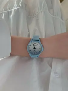 Gradual Silicone Strap Silent Watch for Girls, High-Quality Quartz Watch for Juniors & Seniors, Stylish Wind Wristwatch