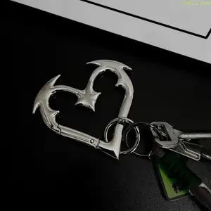 Gothic Heart Carabiner Keychain, Heavy-Duty Zinc Alloy Clip, Bold Statement Keyring for Keys & Bags, Durable Trendy Accessory