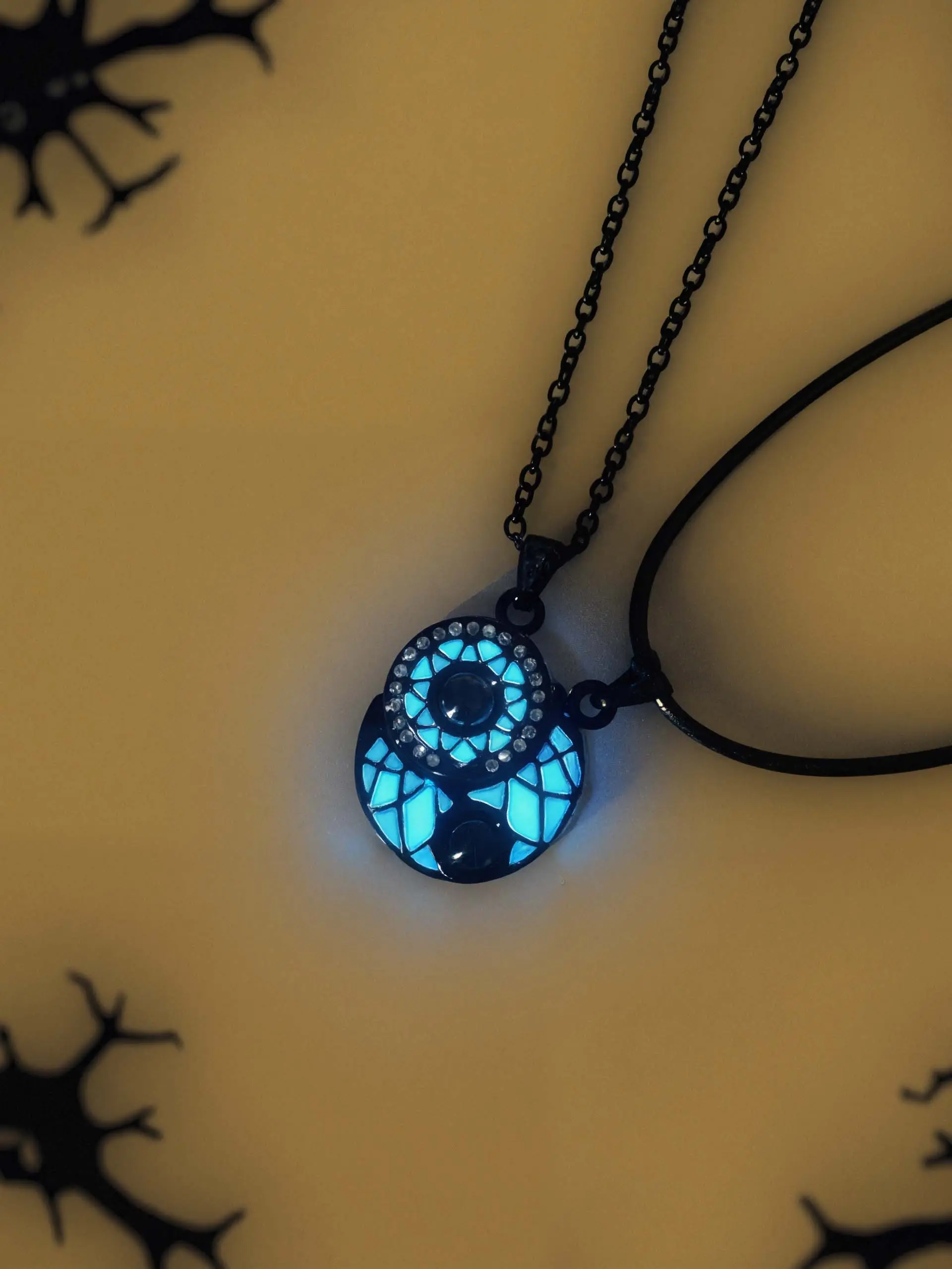 2Pcs Couple Necklaces Set - Glow in the Dark Sun & Moon Pendant (100 'I Love You' Languages) - Romantic Matching Jewelry Gift for Her/Him - Best Anniversary Valentine's Day Present
