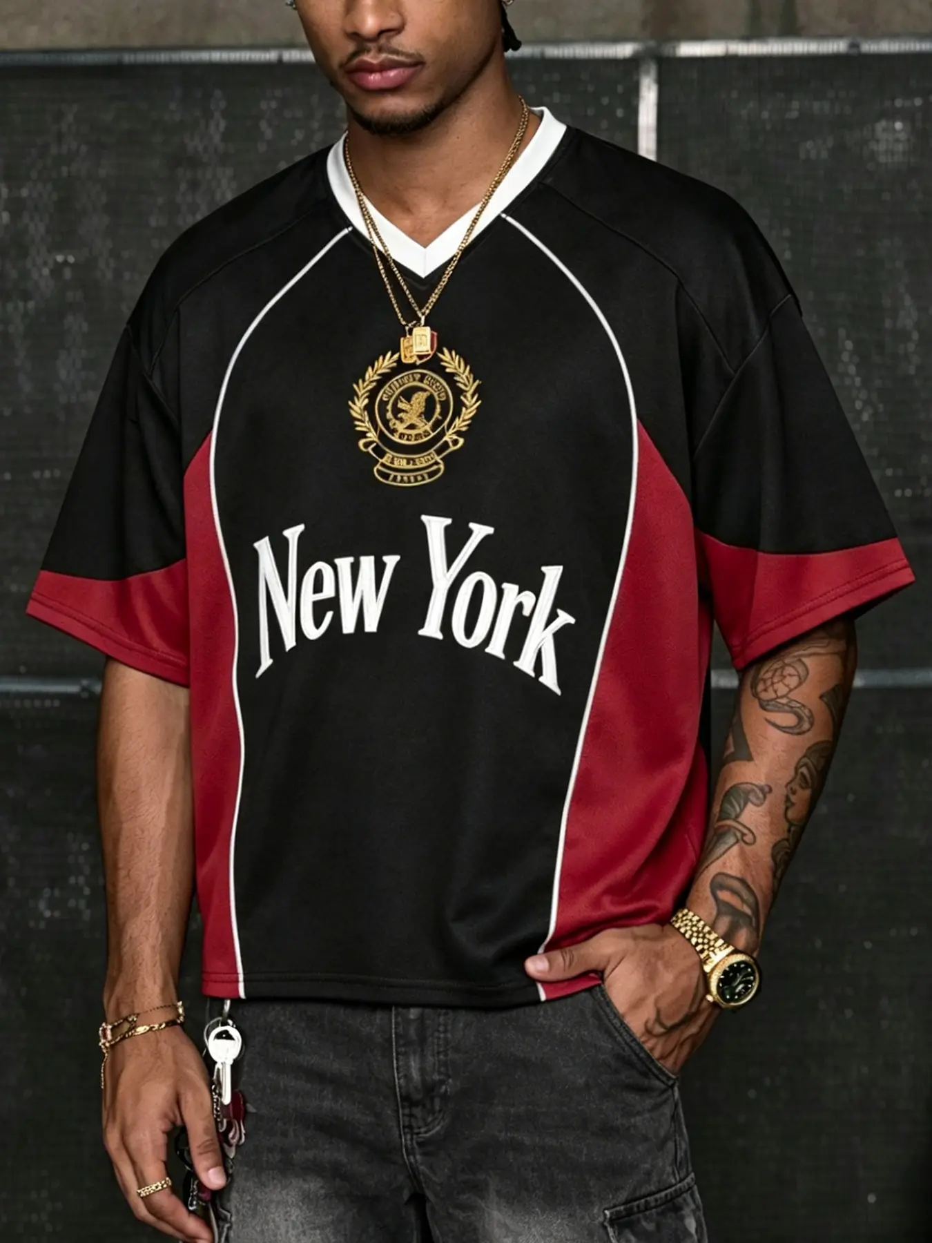 Y2K Blokecore New York Jersey: Retro sporty oversized fit, bold black-red colorblock, embroidered crest & New York print. Perfect for streetwear, hip-hop vibes & viral OOTD looks! Casual Sportswear, Athletic Fashion