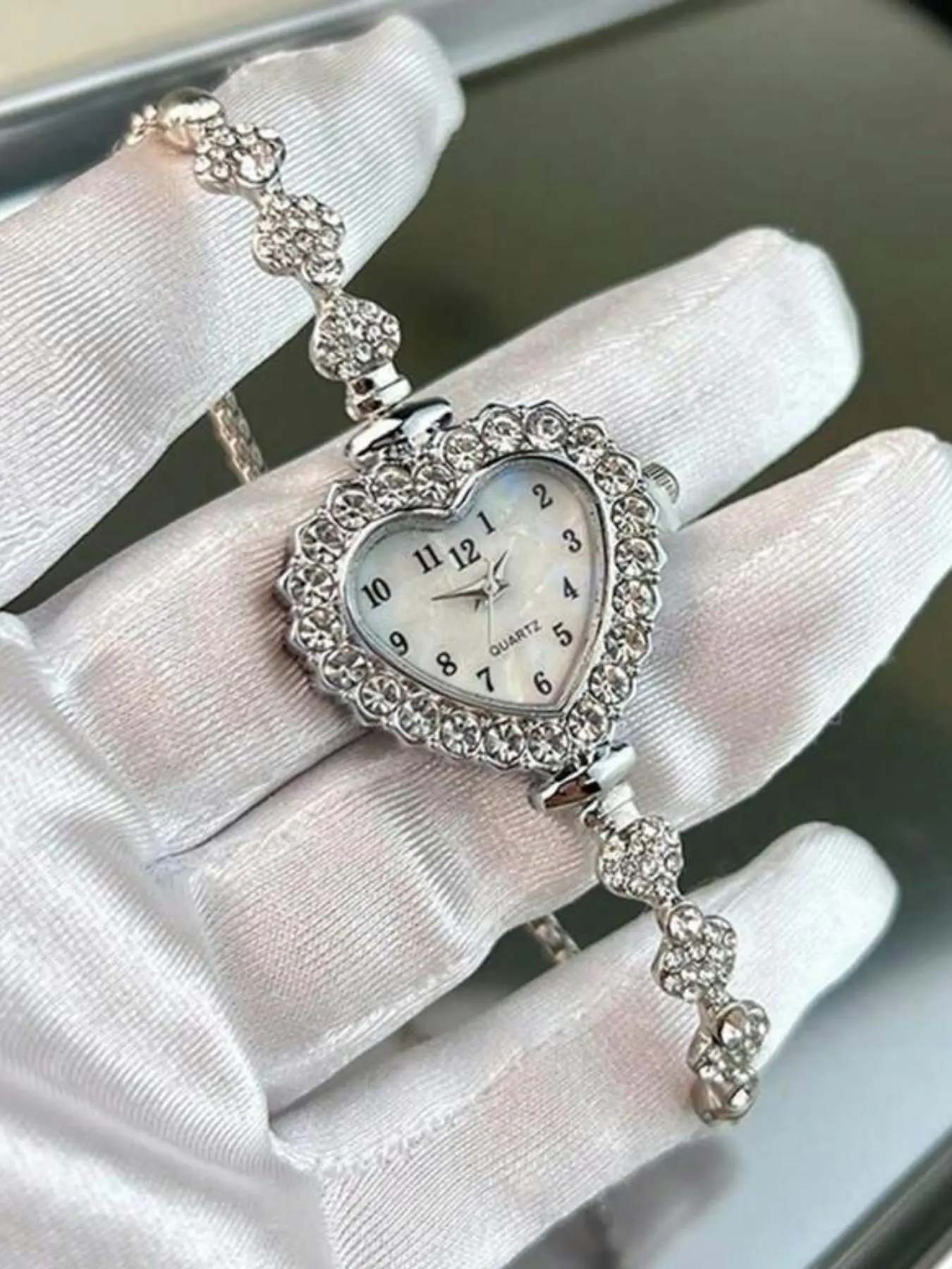 3/$25 Round Dial Quartz Watch with Rhinestone Heart Decor Bracelet Women main image 2