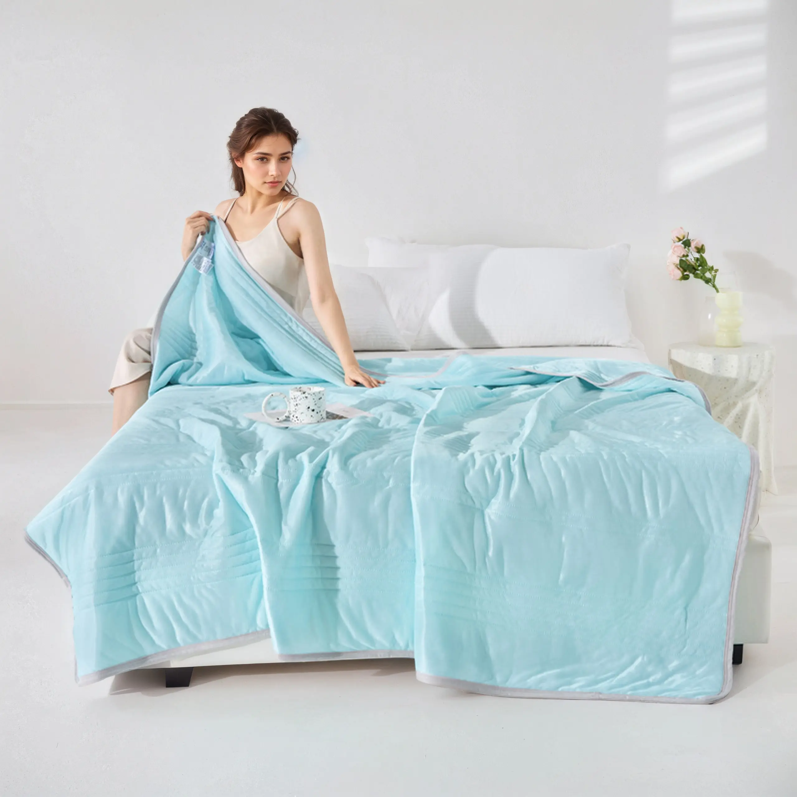 Luxury Ultra-Soft Cooling Comforter - Breathable, Moisture-Wicking Summer Bedding with Floral Pattern, Light Blue & White Design, Perfect for Single/Double Beds, Hotels, Home Decor, and Travel, All-Season Use, Machine Washable+ 3 Free Gifts US