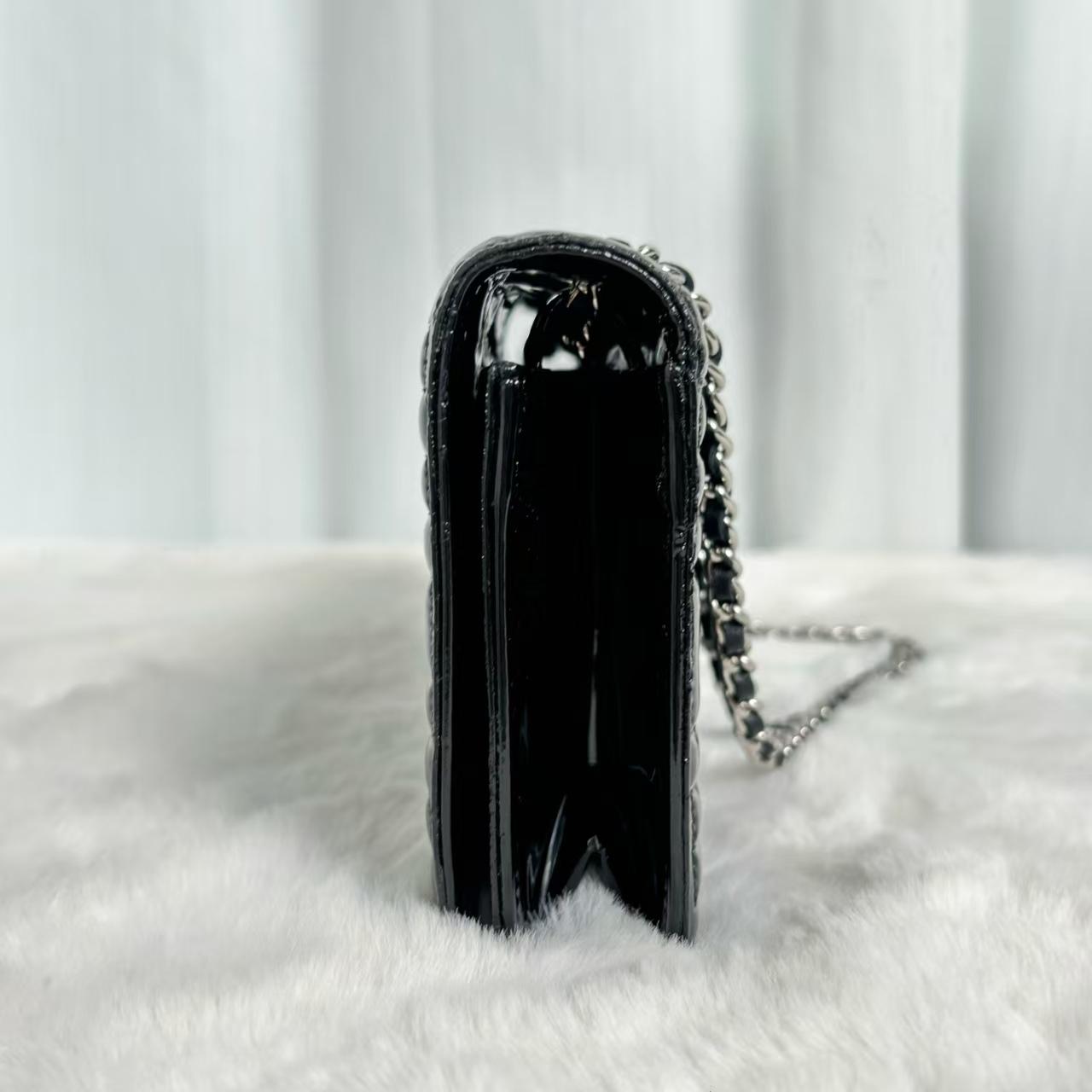 Pre-owned CHANEL Geometric CC Labyrinth Tote | Black Patent Leather with Silver Chain|21207574