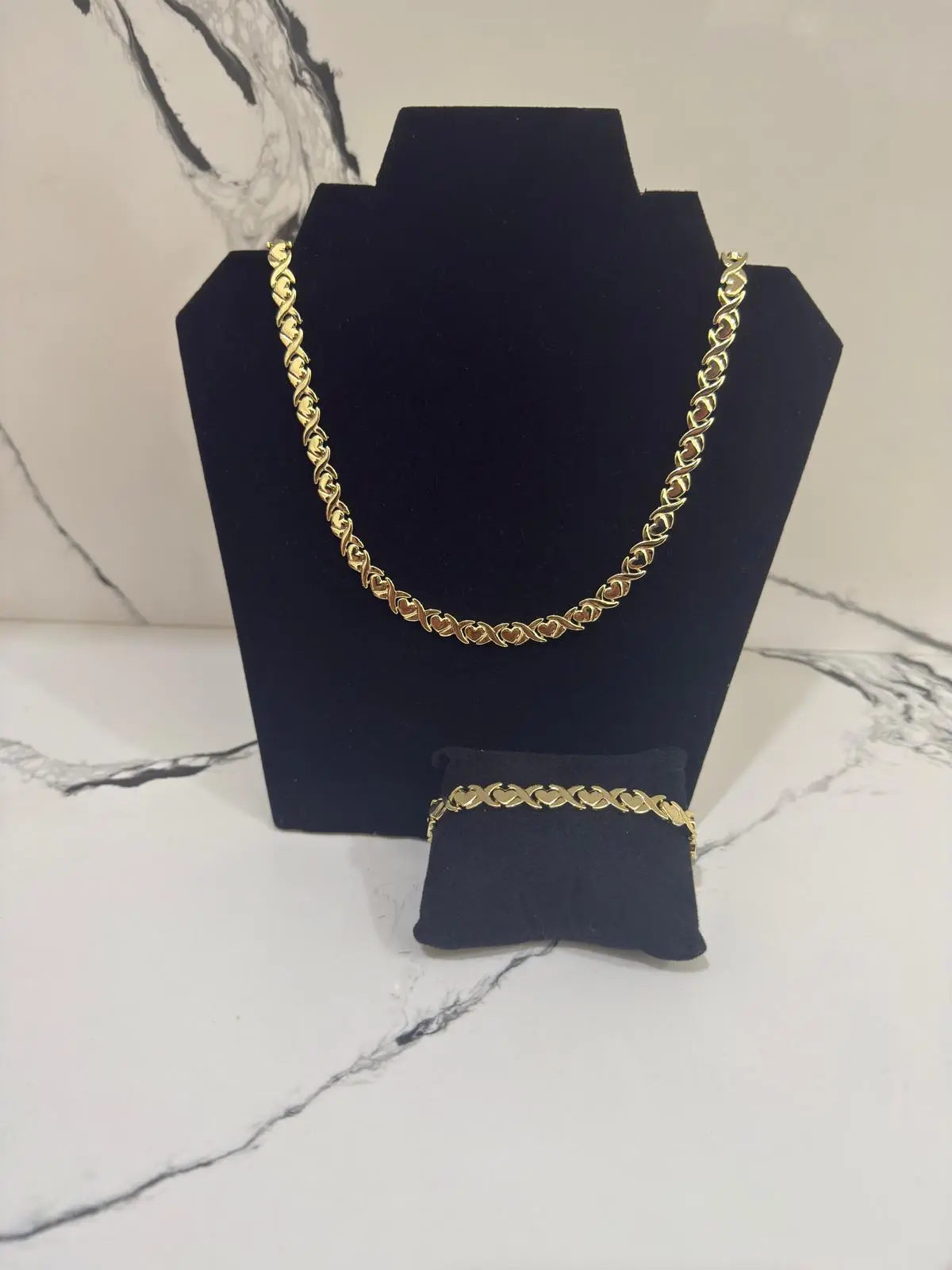 Xuping Jewelry Xoxo Design Chain And Bracelet.