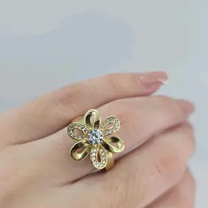Anillo de flor de 14 kt