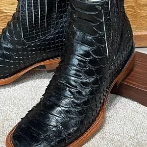 Botín grabado en "pitón" negro/ Black Imit. "Python" Ankle Boot