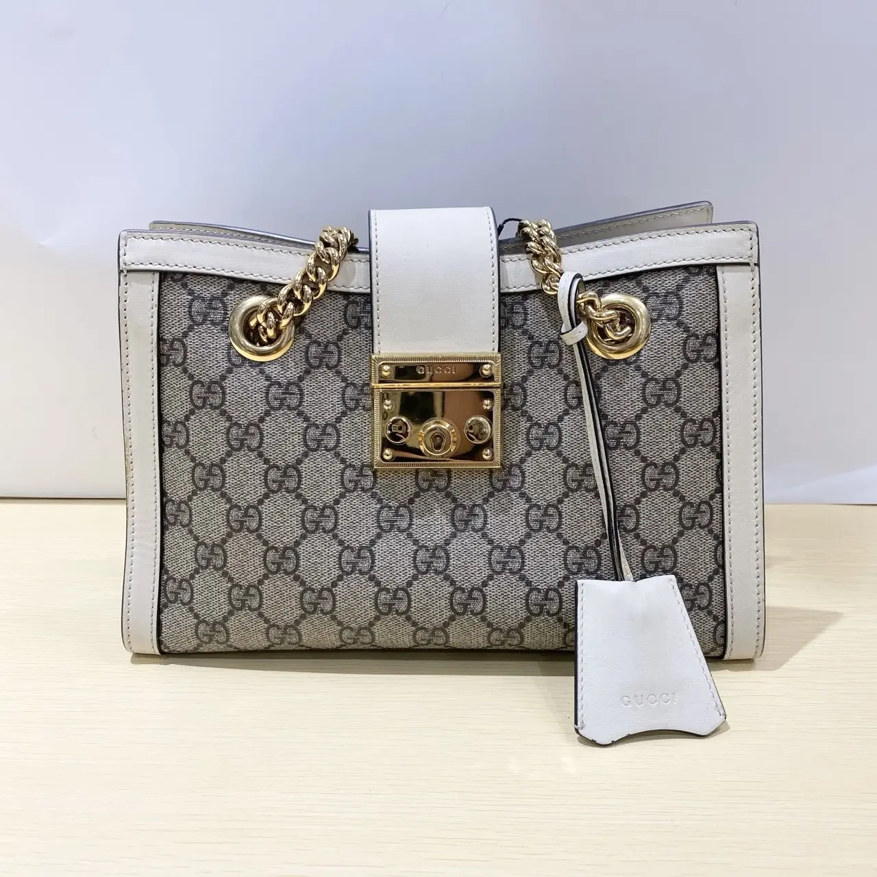 Pre-owned GUCCI Small Padlock Chain Shoulder Bag (2501159) Good Crossbody Handbag, Elegant Chain Handbag, Fashionable Shoulder Bags, Crossbody Shoulder Handbag, Very Good