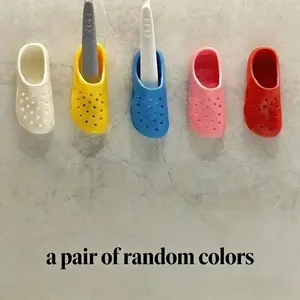 2-Pack Random Color Mini Slippers & Toothbrush Holder, No-Drill Wall-Mounted, Durable Plastic Bathroom Organizer, Fun Design for Kitchen & Bath Decor