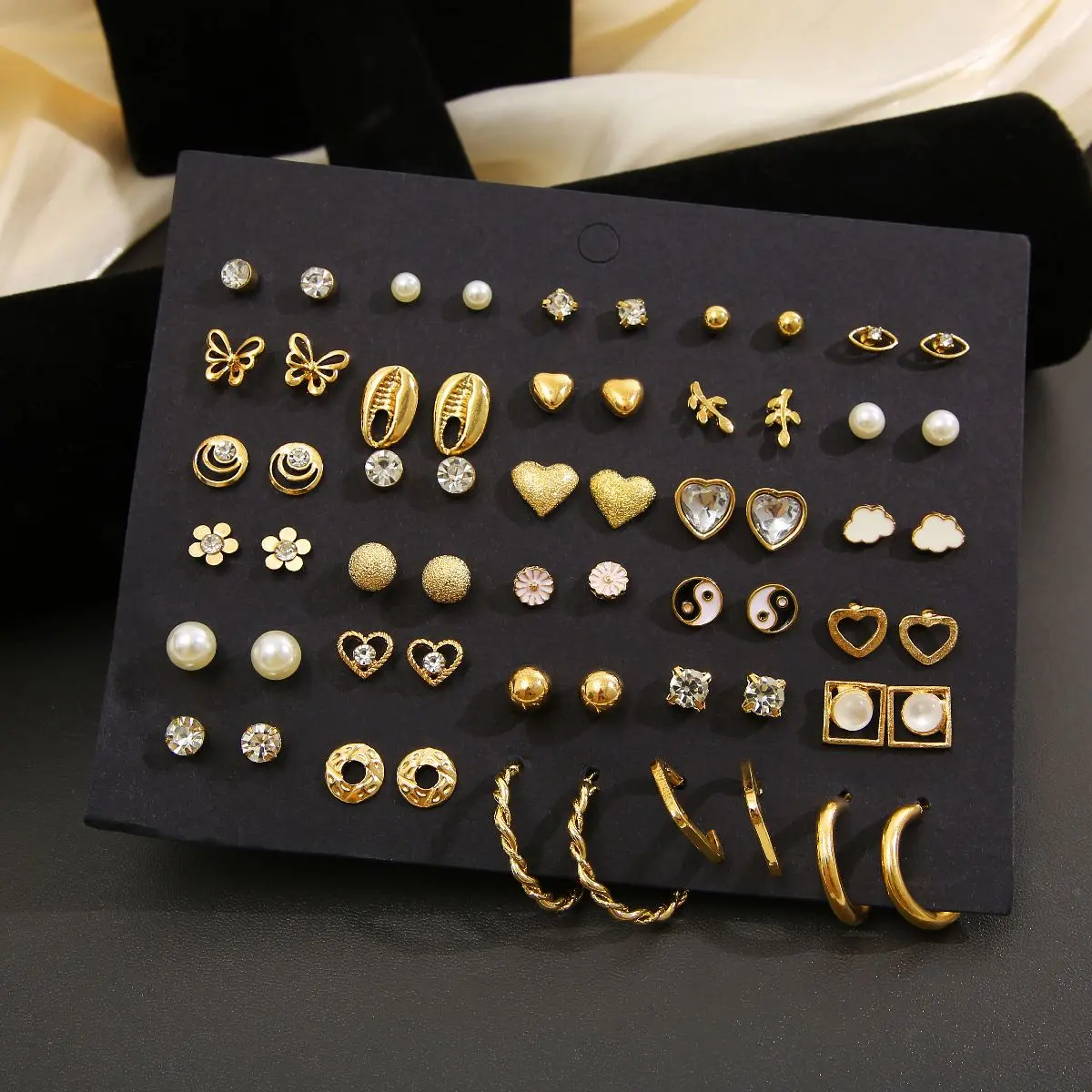 New peach heart flower dot rhinestone earrings set combination European and American 30 pieces set simple retro stud earrings wholesale