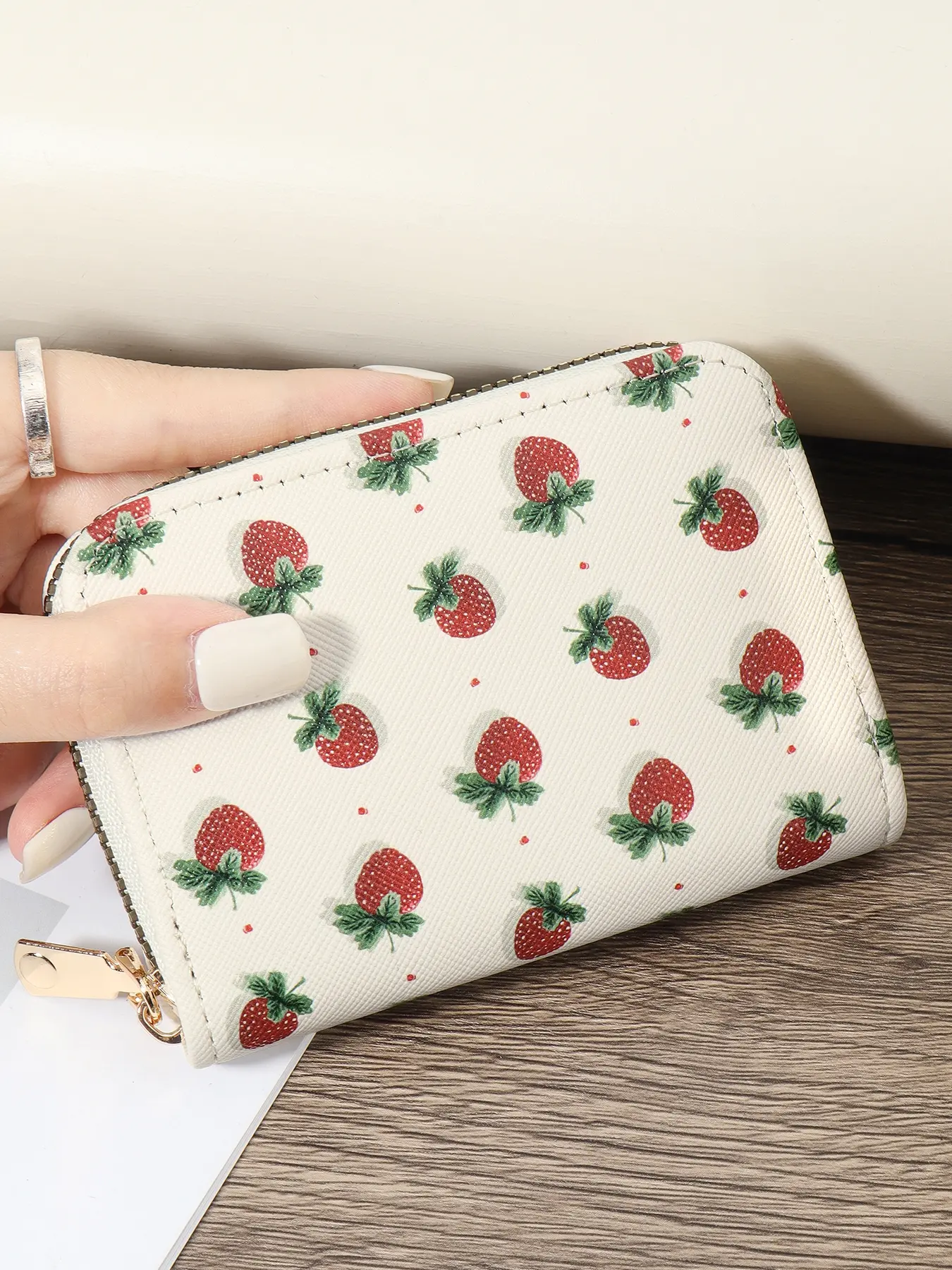Fashionable and minimalist women's credit card holder, lightweight fruit printed zipper short wallet, portable multi slot women's card bag, Card Organizer, suitable for outdoor, travel, and back to school use