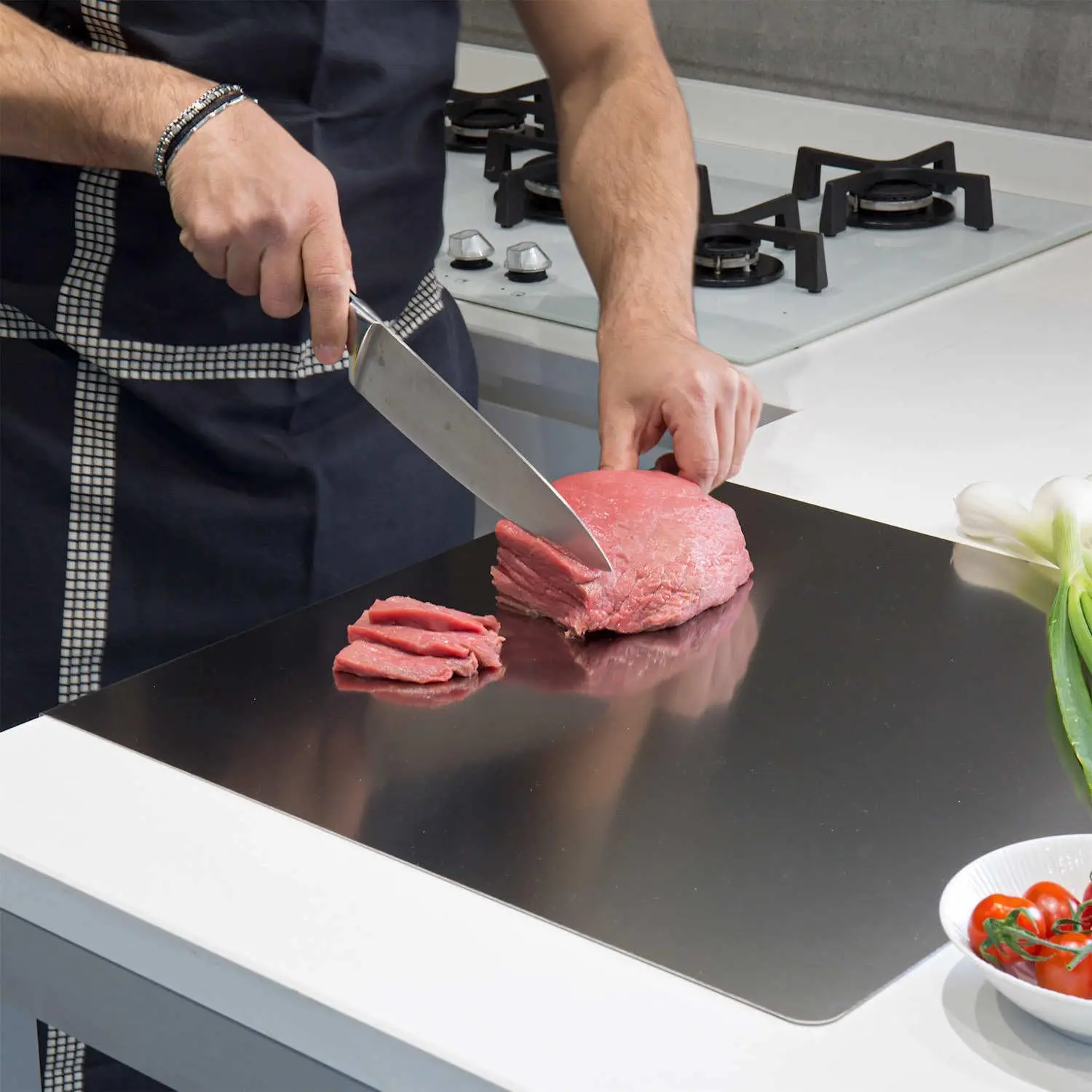 Stainless Steel Cutting Board for Kitchen, Food Grade Metal Chopping Board with L-Shaped Lip, Non-Slip Kneading Board for Meat, Vegetables, Fruit, Bread & Dough, Dishwasher Safe, 15.7 x 11.8 In