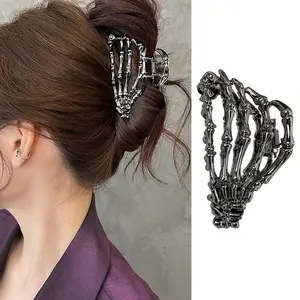 Metal Black Hair Clips Skeleton Hand Hair Claw Clips with Skull Design Alloy Fashion Hair Barrette Clips for Halloween Hair Accessories Skull Hand Hair Clamp Clips  Party Hair Decoration