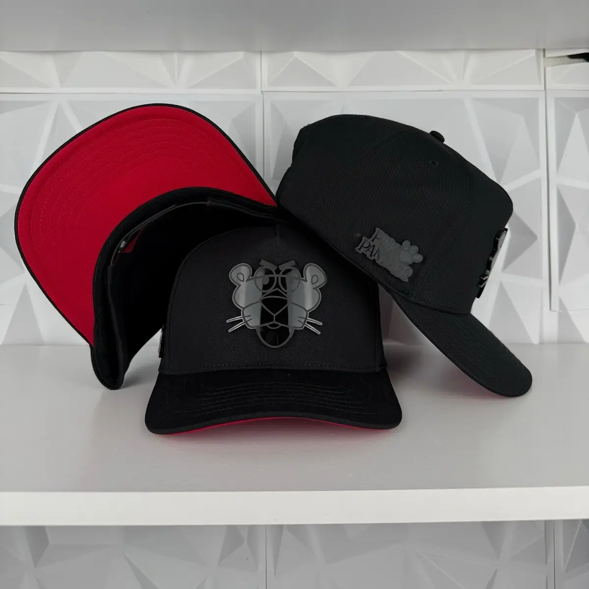 Black panther plate SnapBack hat-black/red