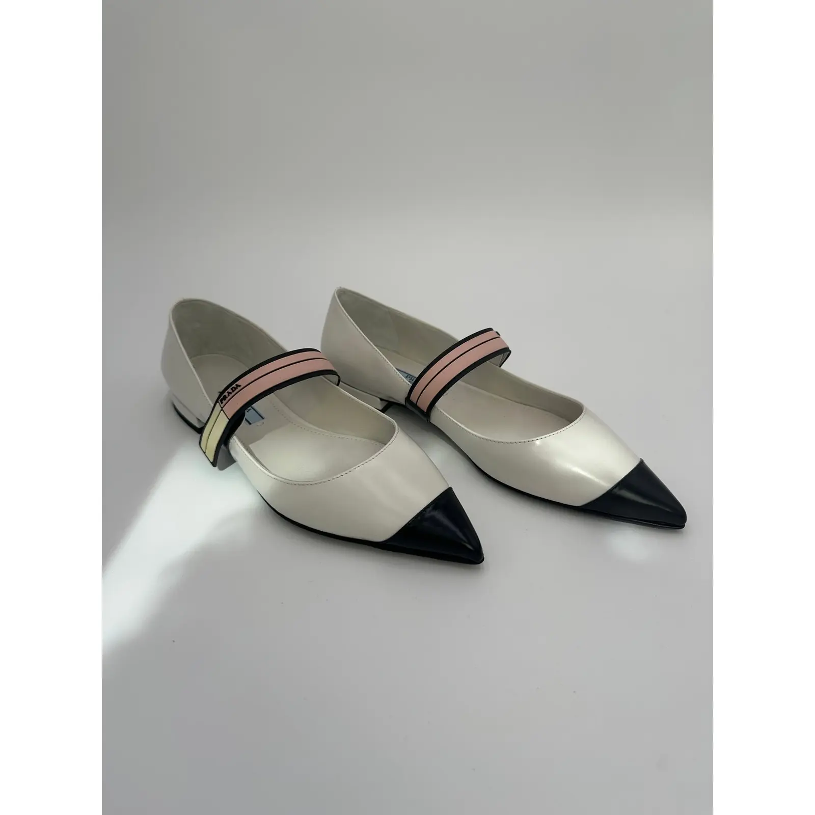 Pre-Owned Women's Prada Calfskin Cap-Toe Mary Jane Flats - Elastic Mary Jane Instep Strap, Pointed Detail, Retro, Vintage, Everyday Wearability, Size 36.5/6.5