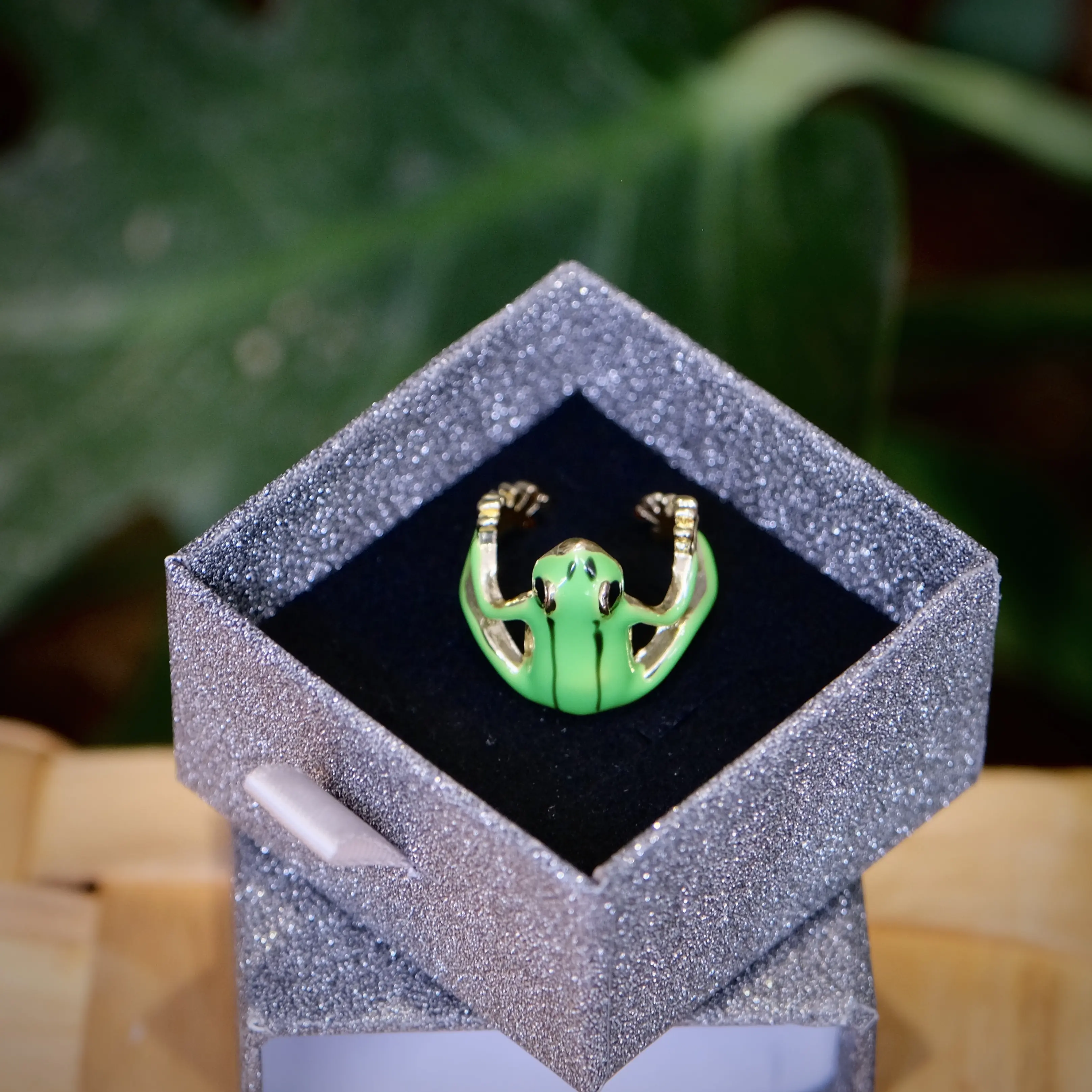 Unisex Whimsical Tree Frog 2-Piece Costume Jewelry Set - Vibrant Blue Green Animal Motif Adjustable Open Ring & Clip Earrings, Harmony & Balance, Everyday Wear Standout Piece, Gift for Frog Enthusiasts