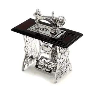Vintage Sewing Machine Dollhouse Accessory Black Gold Mini Model with Wooden Base Metal Craft Realistic Top for DIY Scene Props Craft Art Sewing Room Decor Christmas New Year Gift