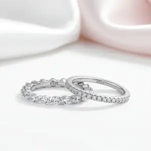 Exquisite Women's Stackable Wedding Band Set