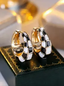 Fashionable and versatile black and white checkered pattern oil dripping gold coloured ladies earrings Fashionable Hoop Earrings Ladies Girls' trendy and versatile jewellery Perfect ladies' jewellery gifts