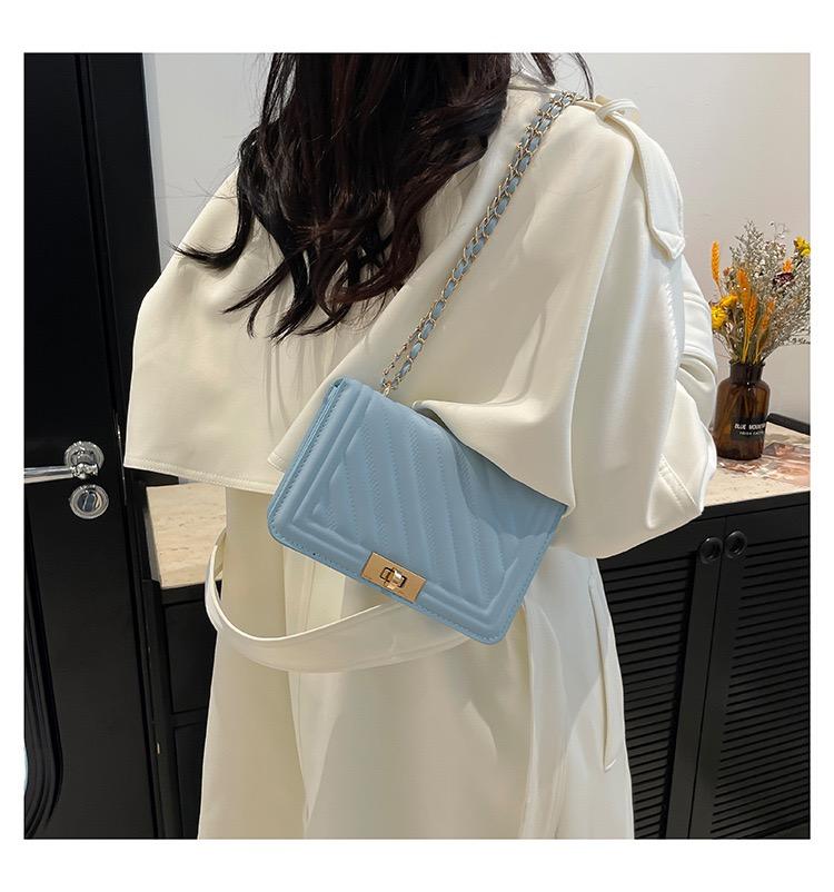 Fashionable New Solid Color PU Embossed Shoulder Bag, Street Commuting Crossbody Bag, Minimalist Women's Chain Small Square Handbag