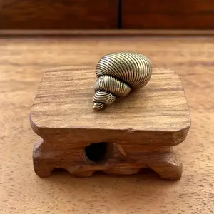 Vintage Brass Conch Shell Desktop Decor, Sculpture Desk Decor, Ocean Life Creative Desk Ornament, No Power Required, Suitable for Various Rooms