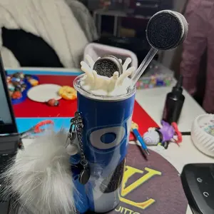 Custom cup with 3d toppers