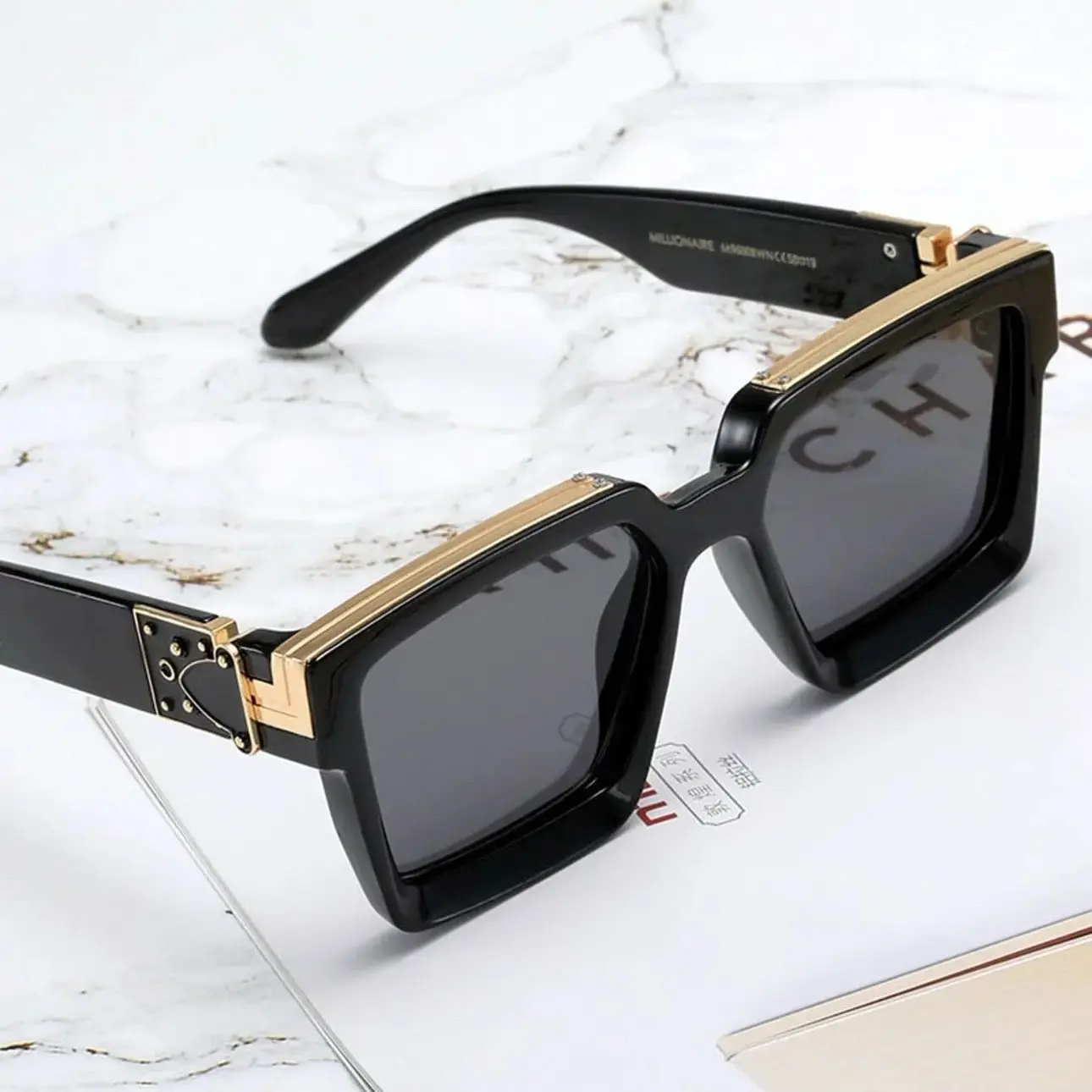 Unisex oversized square sunglasses featuring a full-logo design and an embossed logo on the lens; equipped with dark UV400-blocking lenses and a full-rim acetate frame made from natural materials