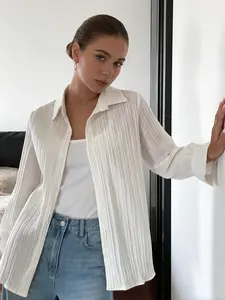 A breathable long-sleeved open-front blouse for women with vertical texture in pure white, suitable for commuting, shopping, outdoor and indoor wear