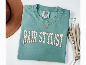 Comfort Colors Retro Hair Stylist Shirt for Cosmetology School Graduation Gifts for Hair Dresser Tee in Classic Checkered Design Top Womenswear Medium Tshirt Streetwear Summer