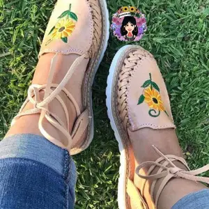 Huaraches de Mujer bordados de girasol