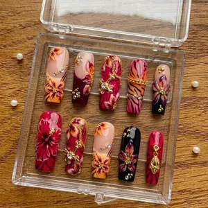 milo.nail&care Sunset Bloom Press-On Nails, Tropical Floral Art, Gradient Pink Orange Tones, Gold Chain Accent, Glossy Handmade Statement Nail Set, Festival Concert Energy
