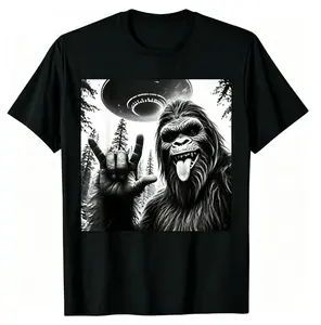 Short Sleeve Shirt Funny Sasquatch Bigfoot Rock On Selfie With Ufo Alien T-Shirt Casual Crew Neck Cotton T-Shirt Graphic Streetwear
