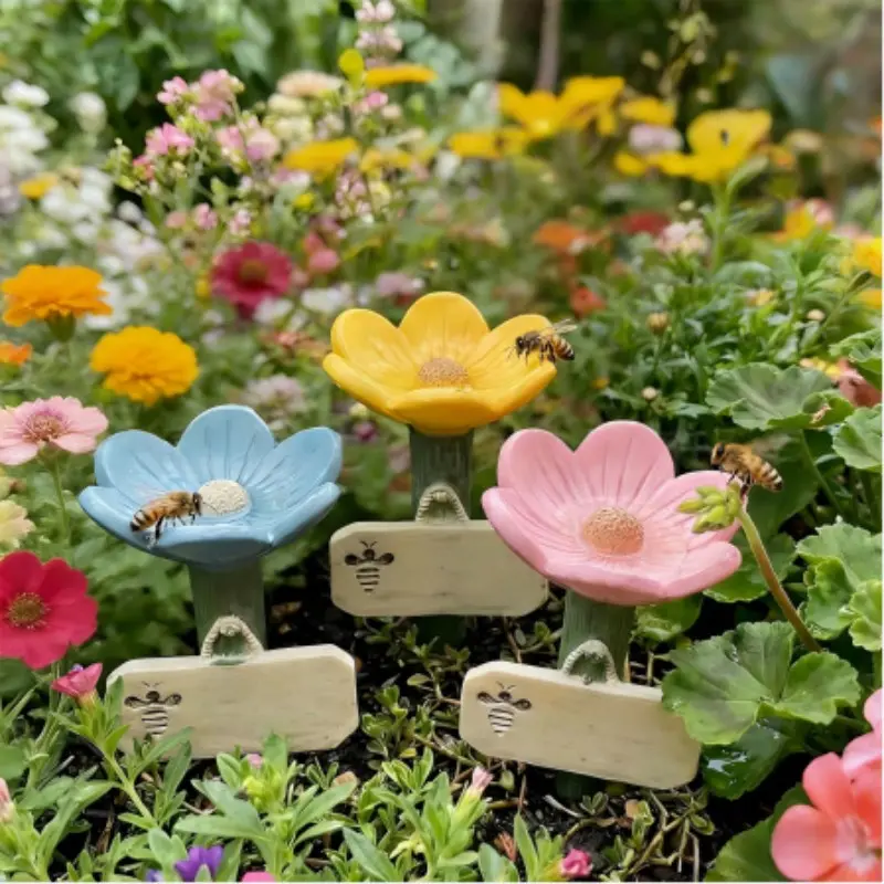 3/5pcs Flower-Shaped Ceramic Bee Waterer, Garden Outdoor Bees Feeder, Bees Hydration, Gardening Decoration Ornament, Decorative Garden Accessory