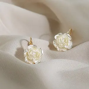 Elegant White Flower Earrings for Women, Perfect As a Mother'S Day Gift And Suitable for Weddings, Featuring a Minimalist Design for Spring And Summer