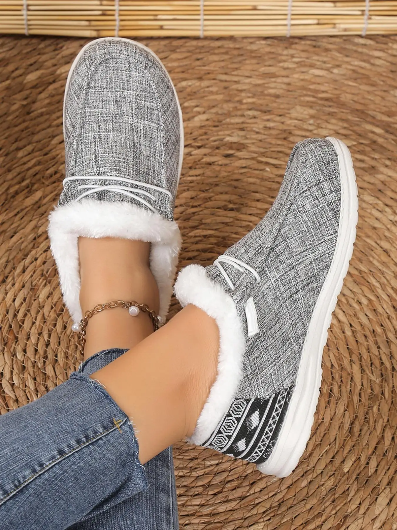 Women's Lace up Fuzzy Trim Low Top Fluffy Shoes, 1 Pair Lightweight Breathable Comfortable Sports Shoes for Daily Wear, Perfect for Students and Outdo