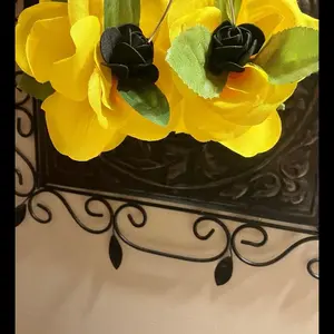 Wildflower Jamaica Earrings - Elegant Design with Yellow and Black Flowers, Perfect for Any Occasion