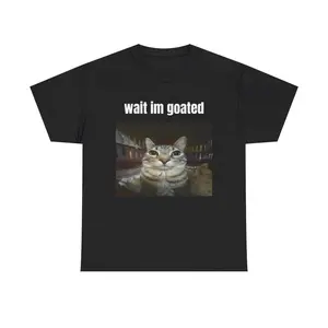 [Graphic T-shirt] [100% Cotton] [Funny T-shirt]Funny Cat Meme Graphic T-Shirt – "Wait I’m Goated" Style Cute Animal Humor Tee, Vintage Inspired Unisex Cotton Crew Neck Casual Top, Trendy Meme Shirt Gift for Men Women Friends