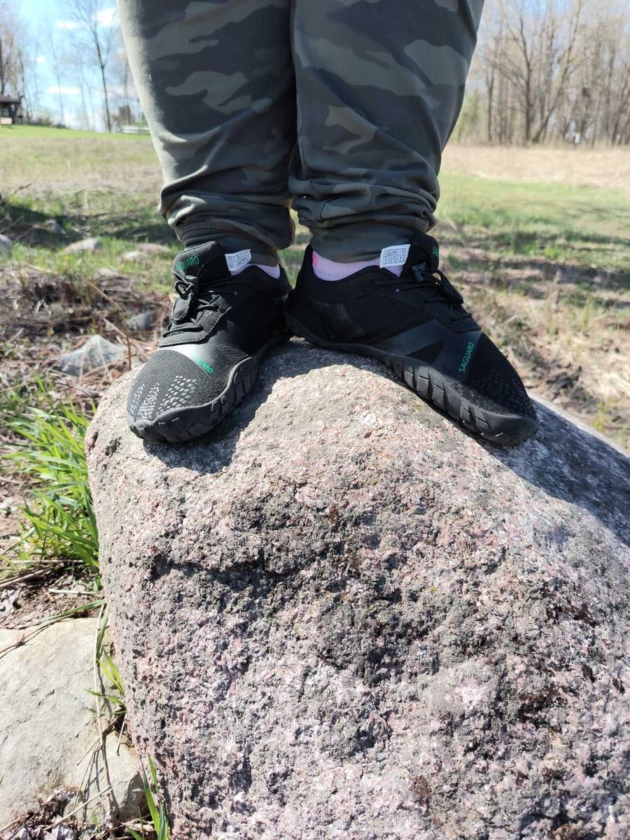 Item: Black, 6.5 Men / 8.5 Women