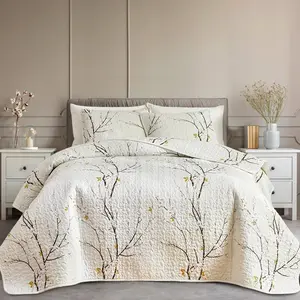 Plum Blossom Lightweight Quilt, Elegant Minimalist Bedspread, All-Season Breathable Bedding Set (King/Queen size comes with 2 pillowcases; Twin size comes with 1 pillowcase)