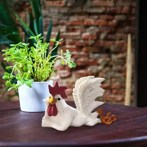 1 Piece White Rooster Statue with Enchanting Posture & Long Eyelashes Table Art Sculpture Funny Resin Figurine Decoration, Rustic Country Kitchen Decor, Farm Animal Table Ornament as Housewarming Gifts