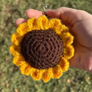 Crochet Sunflower Keychain - Perfect for Car Key or Bag Accessory