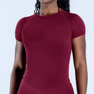 Seamless yoga short-sleeve top, high elasticity, moisture-wicking and quick-drying, tight-fit hip-length slim sports T-shirt for women, suitable for outdoor wear