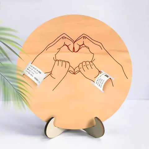 Hand Heart-to-heart Pattern Wooden Ornament with Bracket, Newborn Souvenir Decoration, Creative Desktop Decoration, Gift for Wife and Children, Signs, Heart Plaque, Wooden Home Sign, Home Decor Products, Home Ornaments, Home Decor Gifts, Decoration Items