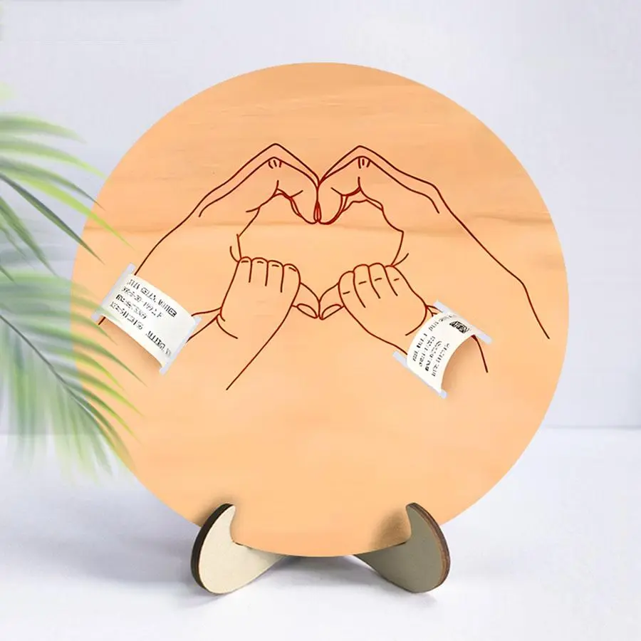 Hand Heart-to-heart Pattern Wooden Ornament with Bracket, Newborn Souvenir Decoration, Creative Desktop Decoration, Gift for Wife and Children, Signs, Heart Plaque, Wooden Home Sign, Home Decor Products, Home Ornaments, Home Decor Gifts