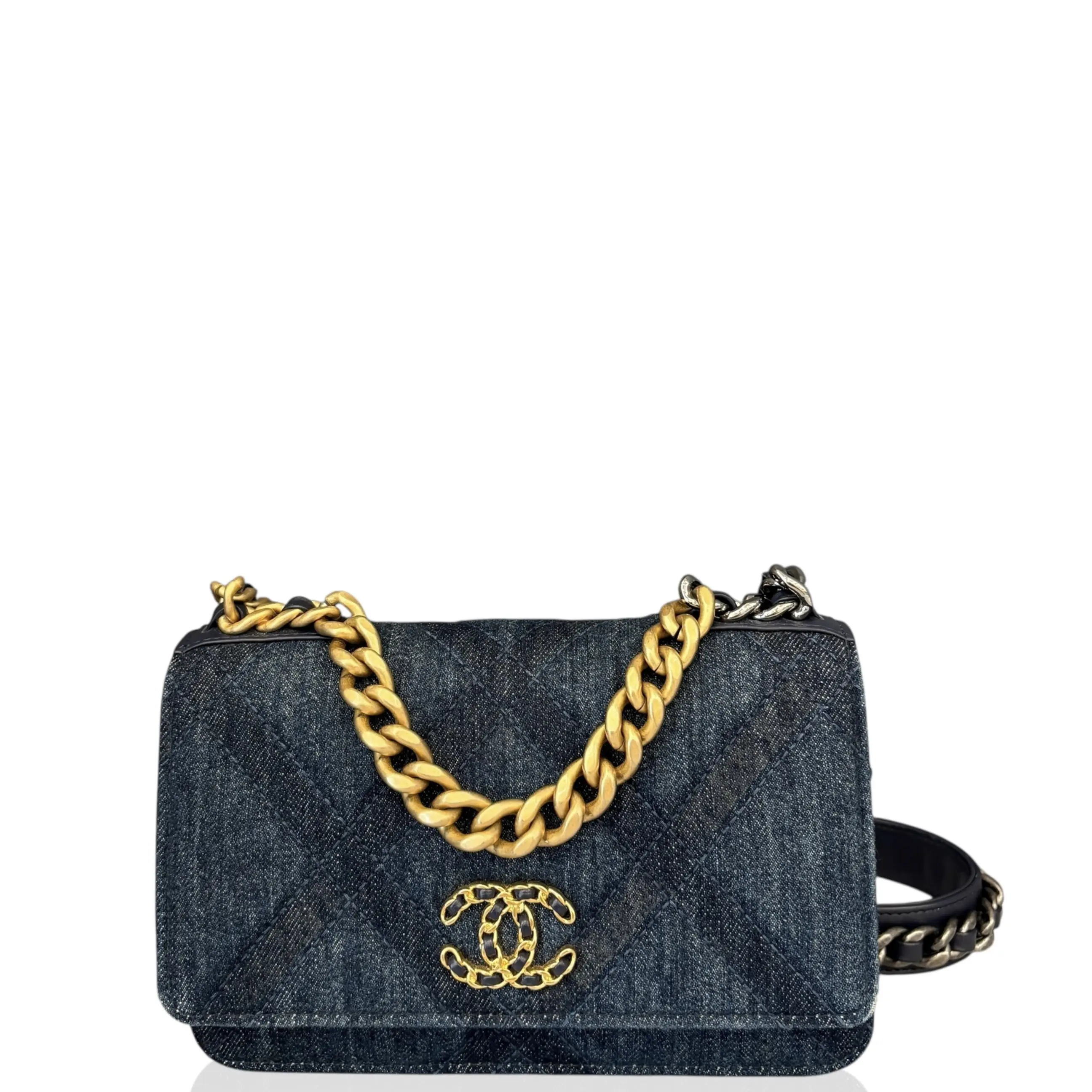 Pre-owned CHANEL Leather small leather goods Quilted CC 19 Wallet On Chain WOC Denim Calfskin Blue Dark Blue (ch051026a4)