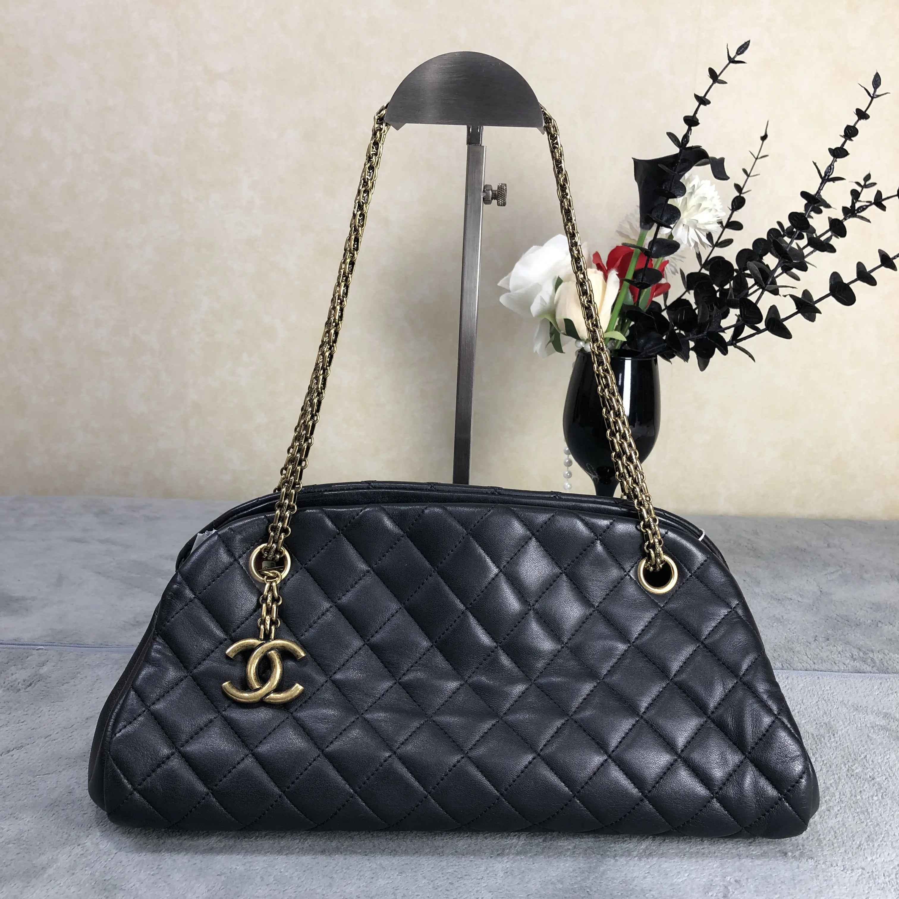 Pre-owned CHANEL leather Shoulder Bags Quilted Lambskin Bowling Chain Shoulder Bag Gold Hardware 001266
